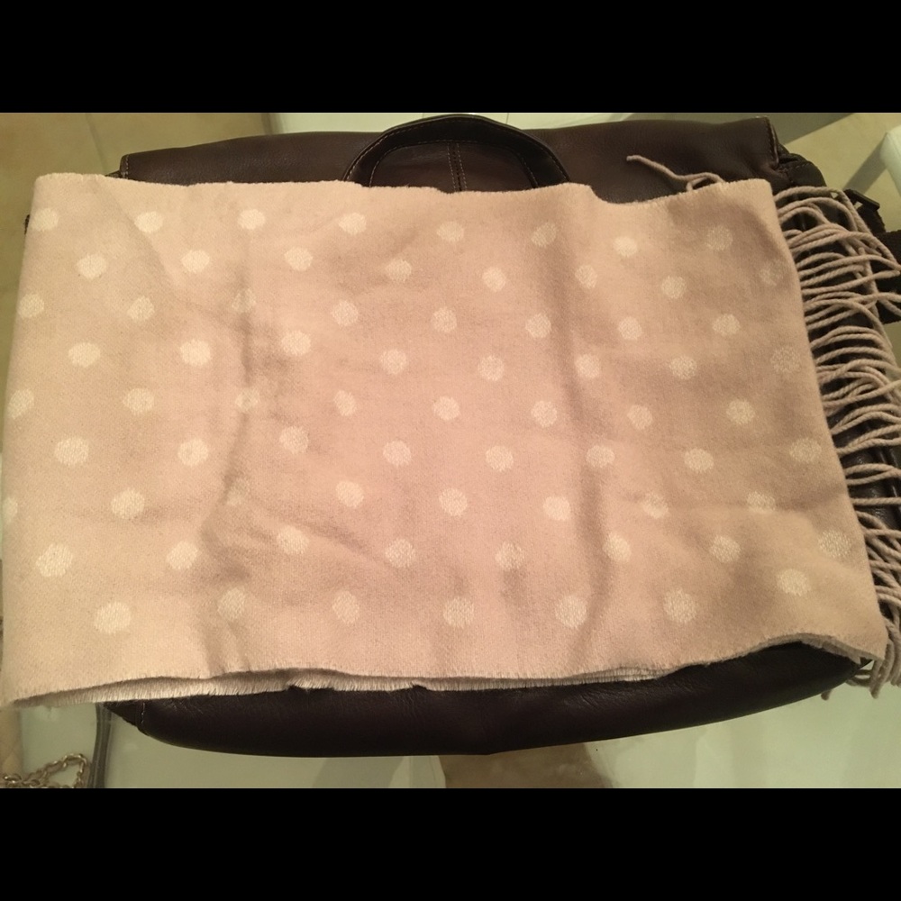 100% Cashmere luxury scarf.